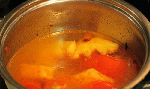 Lưỡi lợn nấu ragu ăn với bánh mì ngon không cưỡng nổi