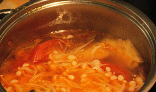 Lưỡi lợn nấu ragu ăn với bánh mì ngon không cưỡng nổi