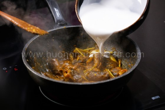 Lươn um lá nhàu món ngon bổ dưỡng