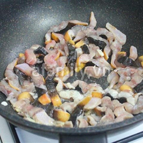 Cách làm lươn xào lá lốt