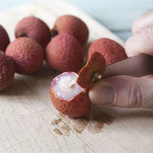 Cách pha lychee martini