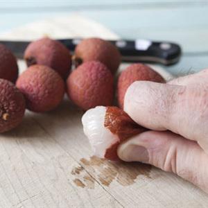 Cách pha lychee martini