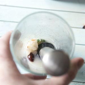 Cách pha lychee martini