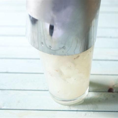 Cách pha lychee martini