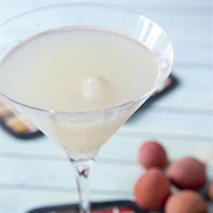 Cách pha lychee martini