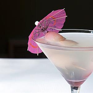 Cách pha lychee martini