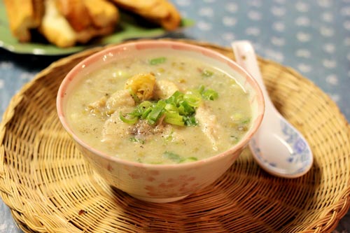 Mách bà bầu bồi dưỡng thai to bằng cách nấu cháo đậu xanh với thịt gà