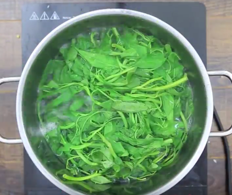 Mách bạn cách làm bánh bông lan cam tươi thơm ngọt, ăn hoài không chán