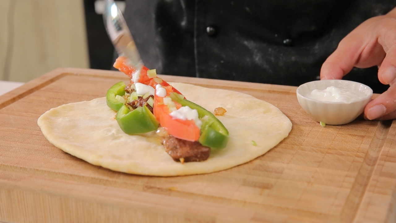 Mách bạn cách làm bánh nướng anh đào ngọt thơm tại nhà