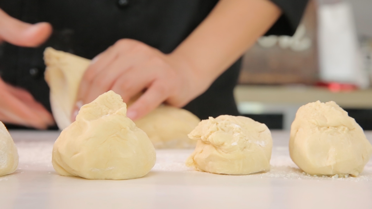 Mách bạn cách làm bánh nướng anh đào ngọt thơm tại nhà