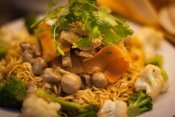 Mách nhỏ cách làm món chay ngon, đơn giản bất ngờ từ mì gói