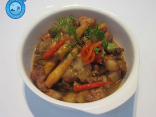 Mắm ruốc kho măng nước dừa