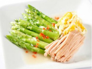Măng tây hấp sốt trứng