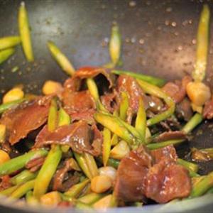 Cách làm măng tây xào thịt bò