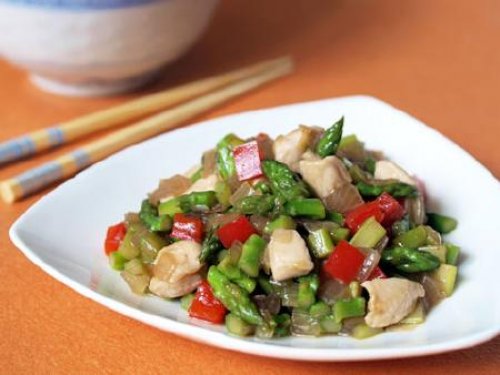 Măng tây xào thịt gà