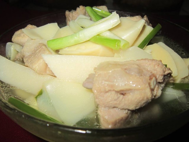 Măng tươi nấu sườn