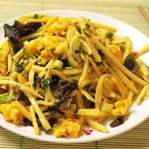 Cách làm măng tươi xào tôm và sa tế