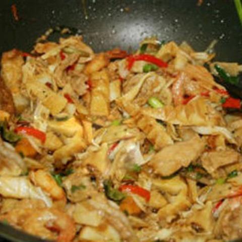 Cách làm măng xào tôm thịt