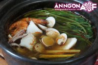 Mát trời ăn lẩu hải sản kiểu Thái chua cay ngon tuyệt!