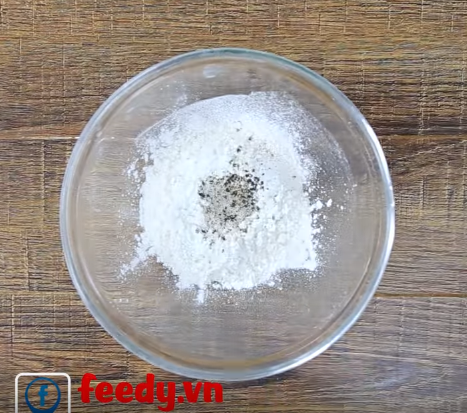 Mát trời trổ tài làm ếch om chuối đậu nóng hổi, đậm đà hương vị quê nhà