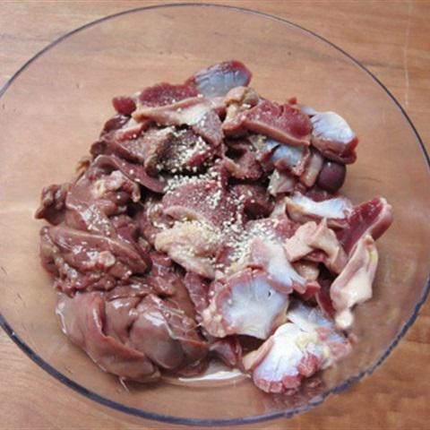 Cách làm mề gà xào dứa