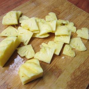 Cách làm mề gà xào dứa