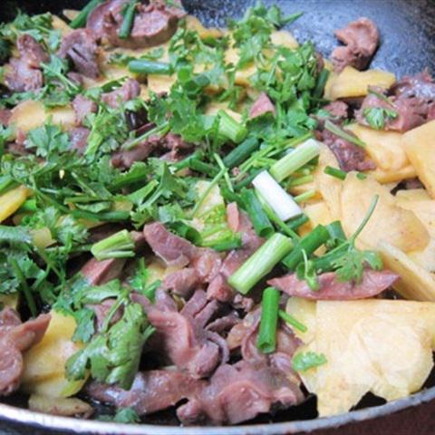 Cách làm mề gà xào dứa