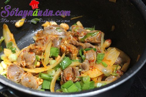 Mề gà xào hành tây