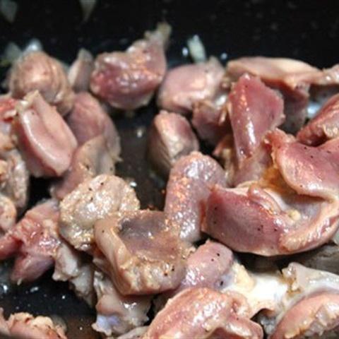 Cách làm mề gà xào nấm