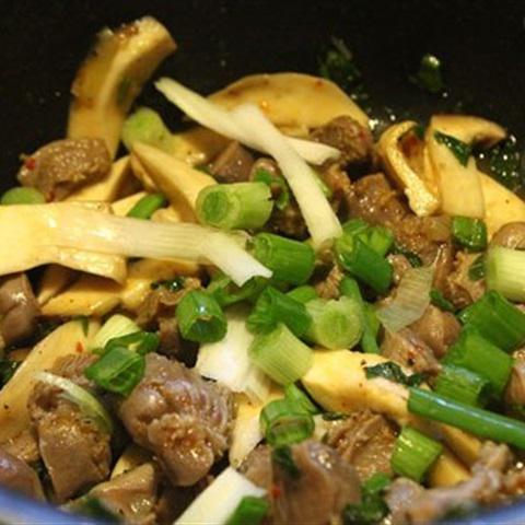 Cách làm mề gà xào nấm