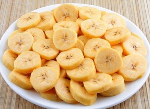 Mê mẩn với món gà cuộn lạp xưởng chiên xù, thơm ngon giòn rụm, ăn là mê