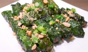 Mê mệt với cơm om sườn mướp đắng lạ miệng