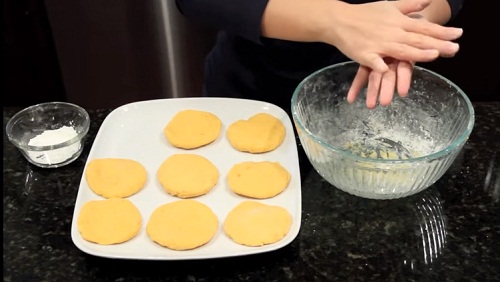 Mê tít với cách làm bánh khoai tây chiên giòn thơm nức mũi, ai ăn cũng nghiền