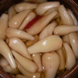 Mẹo hay cách muối dưa kiệu ngon giòn không hăng của ngoại quê