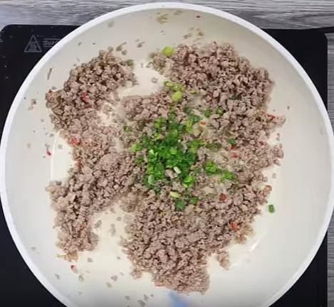 Mẹo tỉa táo hình hàm răng độc đáo cho lễ halloween thêm thú vị