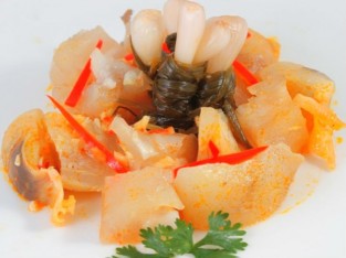 Mép bò trộn củ kiệu