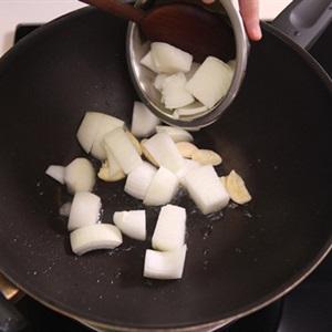 Cách làm mì bò trứng