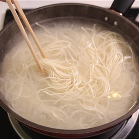 Cách làm mì bò trứng