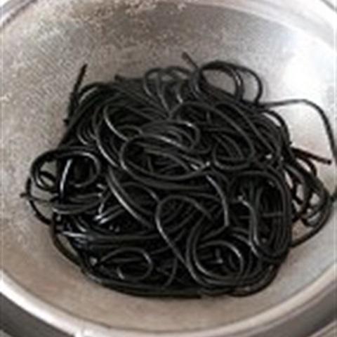 Cách làm mì đen hải sản