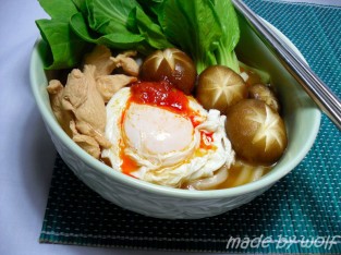 Mì Deuchi nấu thịt gà