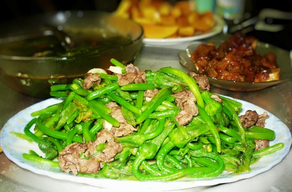 Mì giòn sốt cà chua