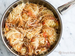 Mì giòn sốt cà chua