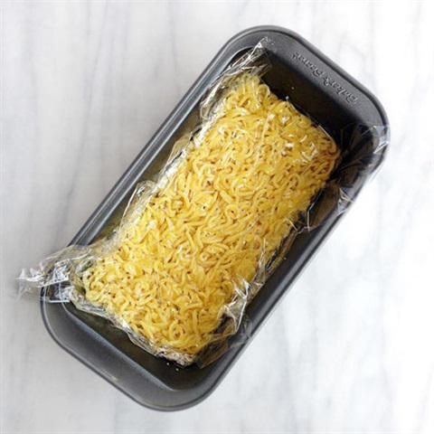 Cách làm mì gói kẹp phô mai