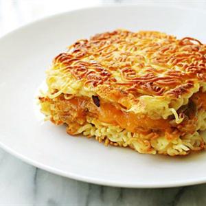 Cách làm mì gói kẹp phô mai