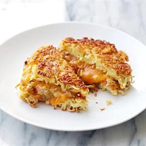 Cách làm mì gói kẹp phô mai