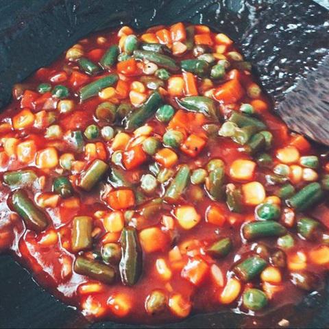 Cách làm mì gói xào bò lúc lắc