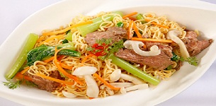 Mì gói xào bò