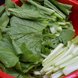 Cách làm mì gói xào cải ngọt