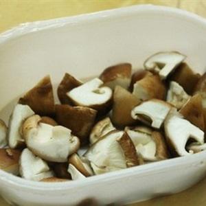 Cách làm mì hoành thánh sốt nấm