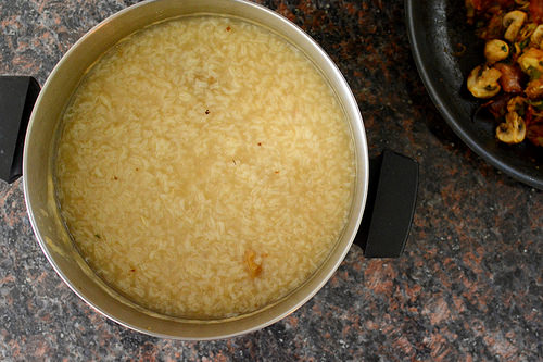 Mì khô xào nấm thập cẩm thơm ngon